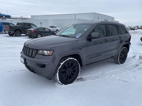 Used 2018 Jeep Grand Cherokee Altitude image 7