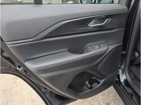 New 2025 Jeep Grand Cherokee Altitude image 31