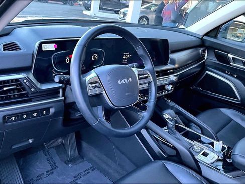 Used 2025 Kia Telluride S image 9