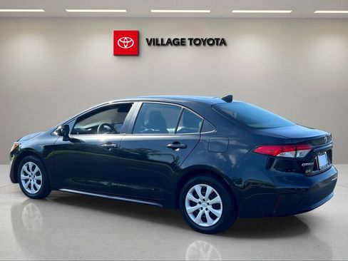 Certified 2022 Toyota Corolla LE FWD image 3