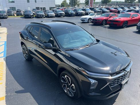 Used 2025 Chevrolet Trax RS FWD image 7