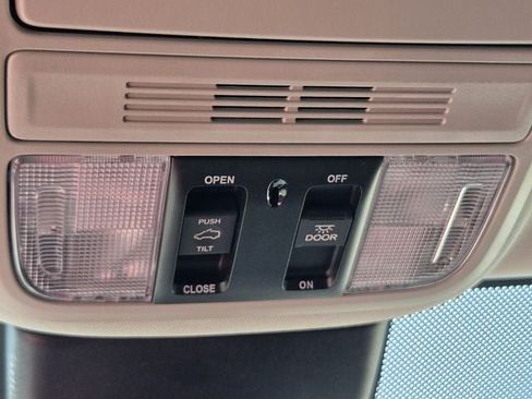 Certified 2025 Honda Odyssey Touring image 47