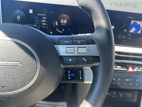 Used 2025 Hyundai Tucson Limited image 17