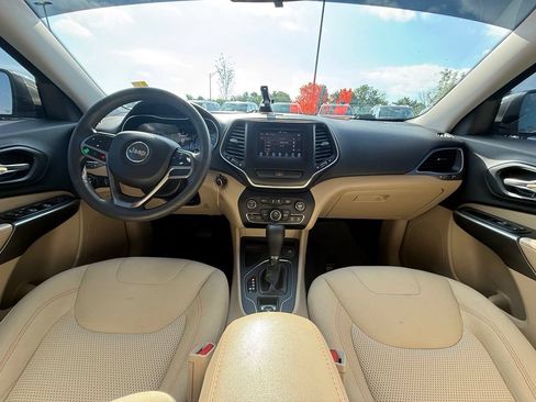 Used 2019 Jeep Cherokee Latitude w/ Popular Appearance Group FWD image 28