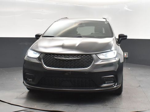 Used 2022 Chrysler Pacifica Touring-L w/ S Appearance Package image 10