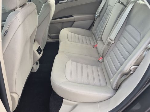 Used 2020 Ford Fusion SE FWD image 18
