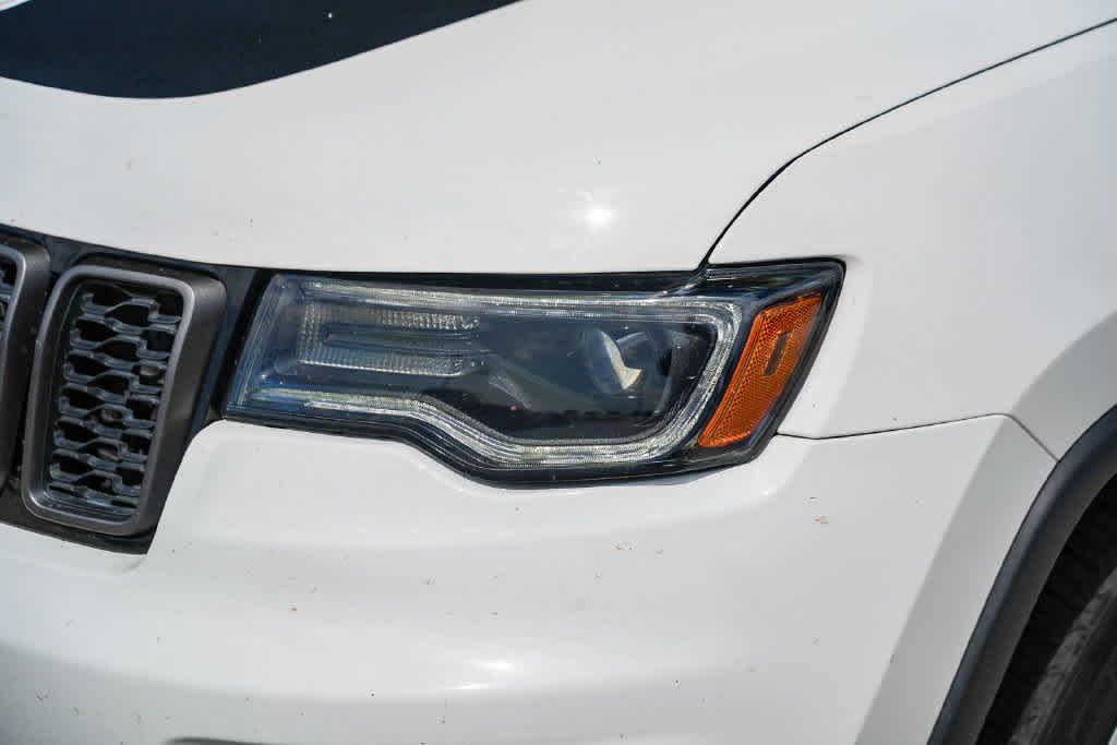 Used 2018 Jeep Grand Cherokee Trailhawk w/ Trailhawk Luxury Group AWD/4WD image 2