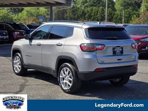 Used 2023 Jeep Compass Latitude w/ Sun and Sound Group AWD/4WD image 2
