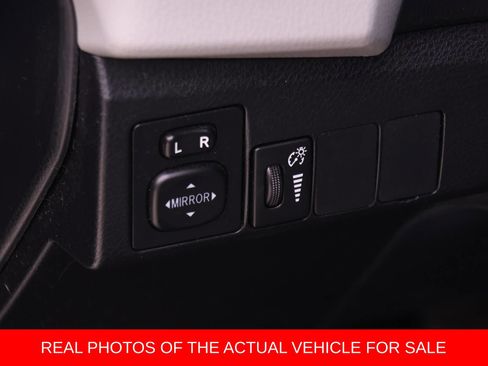 Used 2015 Toyota Corolla LE FWD image 15