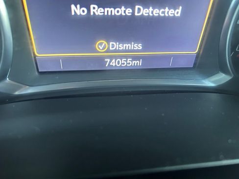 Used 2022 Chevrolet Traverse LT image 1