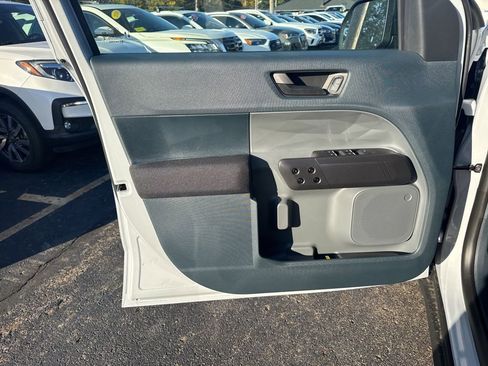 New 2025 Ford Maverick XL image 9