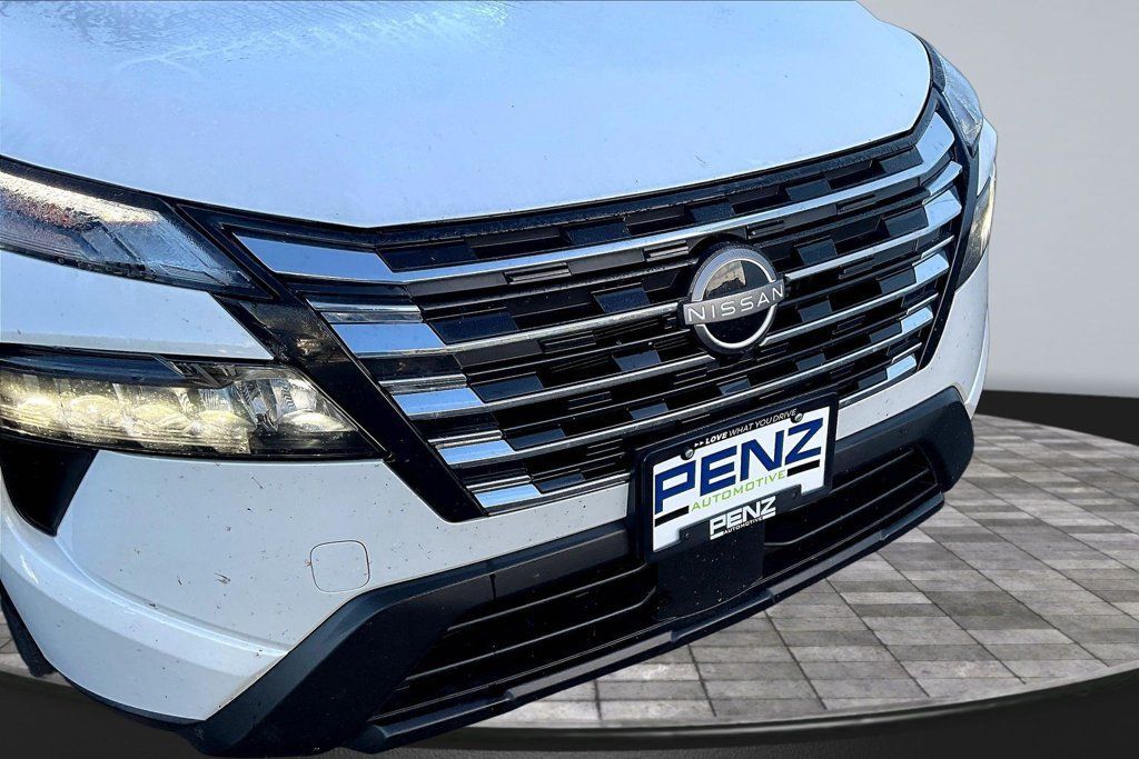 Used 2025 Nissan Rogue SV AWD/4WD image 34