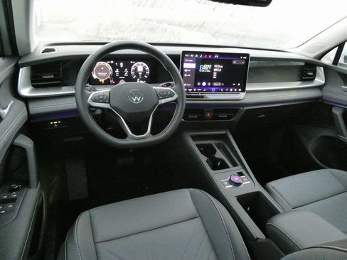 New 2026 Volkswagen Tiguan SE image 22