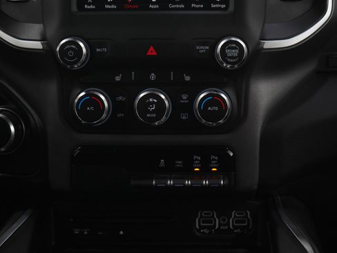 Used 2019 RAM 1500 Big Horn AWD/4WD image 16