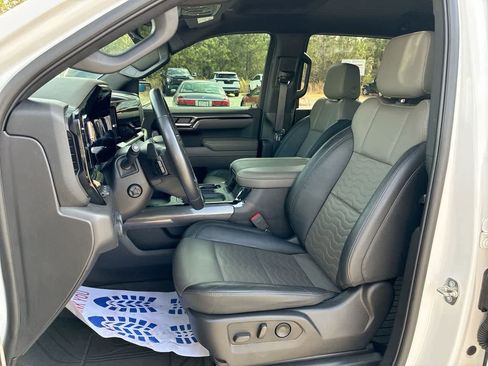 Used 2023 Chevrolet Silverado 1500 ZR2 w/ Technology Package image 18