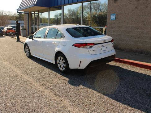 Used 2023 Toyota Corolla LE image 4