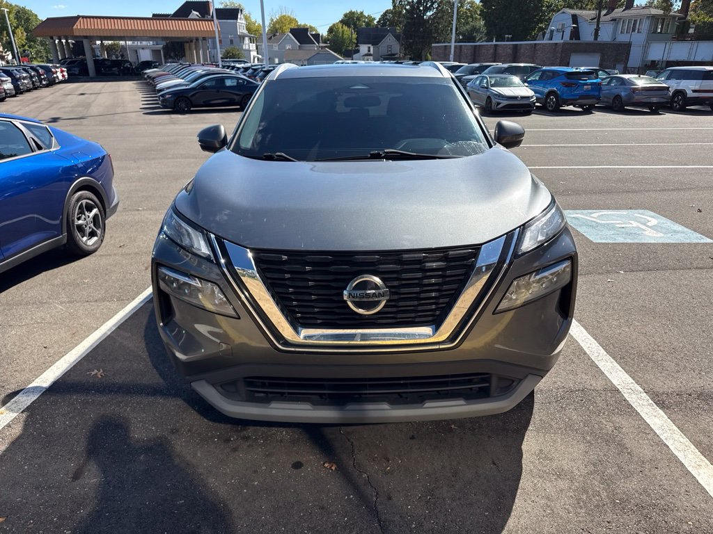 Used 2021 Nissan Rogue SV w/ Premium Package AWD/4WD image 2