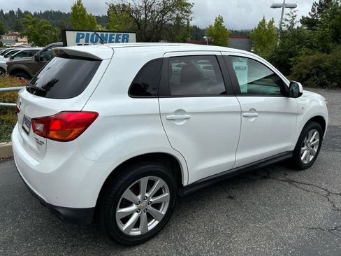Used 2015 Mitsubishi Outlander Sport ES FWD image 3