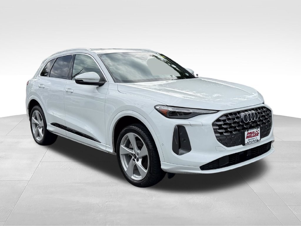 Certified 2025 Audi Q5 Premium w/ Premium Plus AWD/4WD image 3