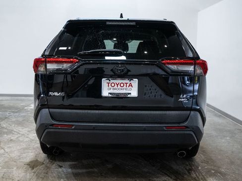 Used 2021 Toyota RAV4 LE image 6