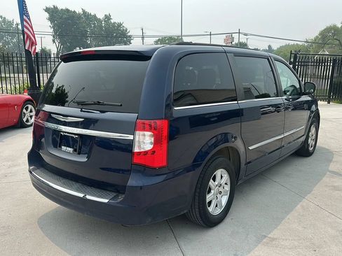 Used 2012 Chrysler Town & Country Touring w/ Entertainment Group #1 FWD image 5