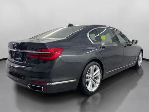 Used 2017 BMW 750i xDrive image 10