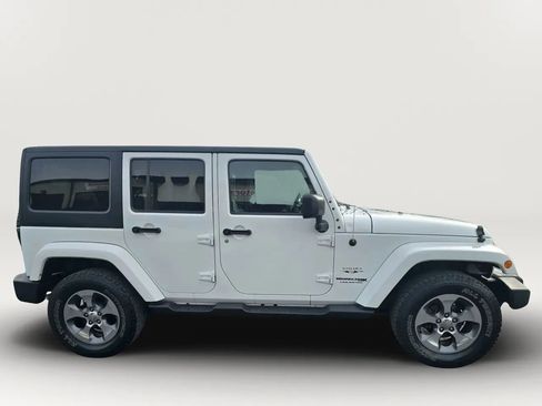 Used 2018 Jeep Wrangler Unlimited Sahara w/ Connectivity Group AWD/4WD image 5