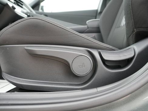 Used 2025 Hyundai Elantra SEL image 22