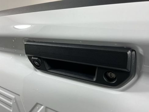 Used 2024 Chevrolet Colorado LT w/ LT Convenience Package III AWD/4WD image 8