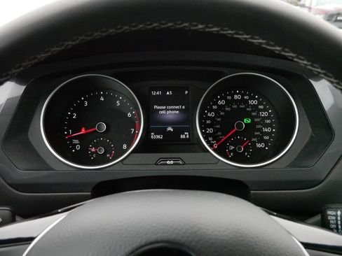 Certified 2021 Volkswagen Tiguan SE w/ Panoramic Sunroof Package image 21