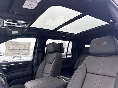 New 2026 Chevrolet Suburban High Country image 30