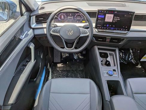 New 2026 Volkswagen Tiguan SE FWD image 12