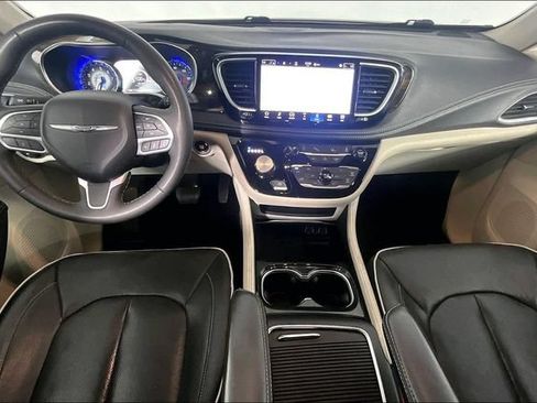 Used 2023 Chrysler Pacifica Limited FWD image 18