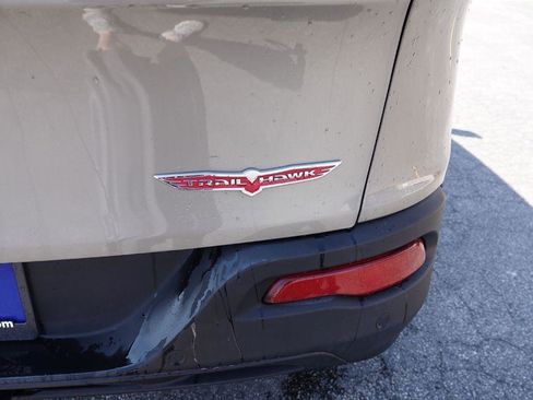 Used 2017 Jeep Cherokee Trailhawk w/ Trailer Tow Group image 4