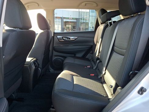 Used 2020 Nissan Rogue SV image 11