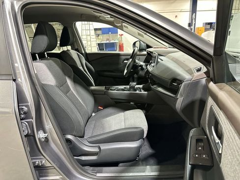 Used 2022 Nissan Rogue SV image 24