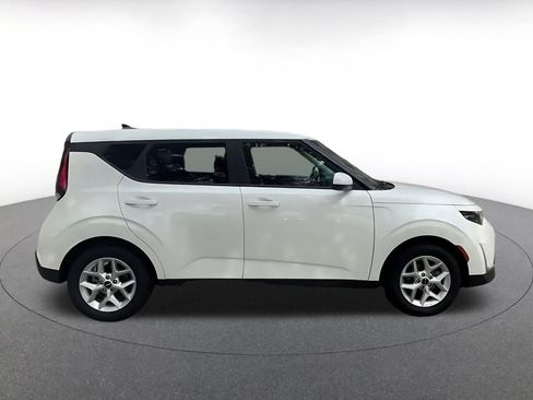 Used 2025 Kia Soul LX w/ LX Technology Package image 16