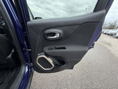 Used 2016 Jeep Renegade Latitude image 26