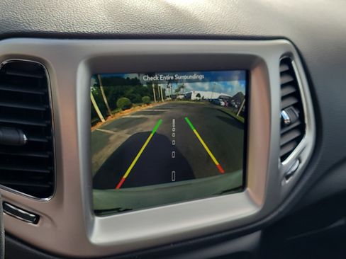 Used 2018 Jeep Compass Latitude w/ Popular Equipment Group FWD image 35