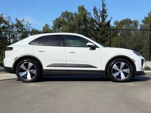 Used 2025 Porsche Macan 4 Electric image 8