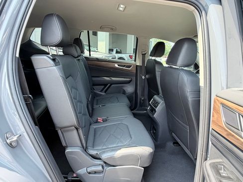 Used 2026 Volkswagen Atlas SE FWD image 25