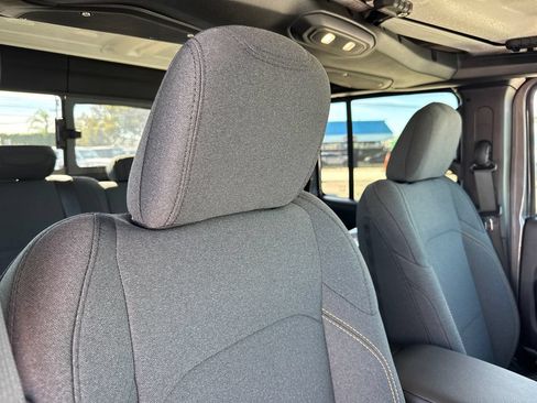 New 2026 Jeep Gladiator Sport AWD/4WD image 13