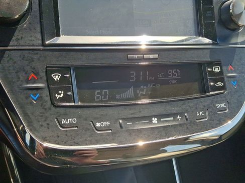 Used 2016 Toyota Avalon XLE Premium FWD image 16