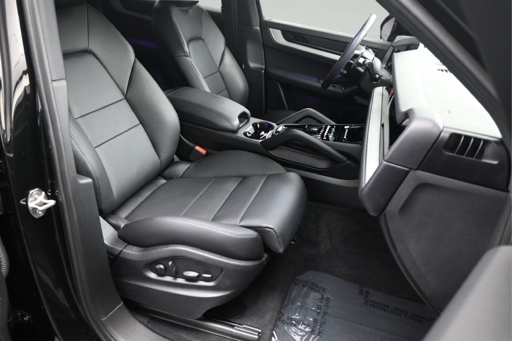 Certified 2025 Porsche Cayenne AWD/4WD image 10