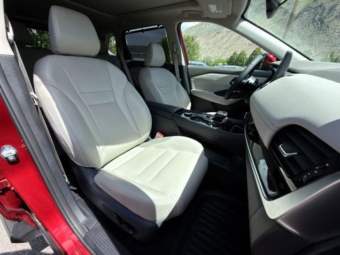 Used 2024 Nissan Rogue SL w/ SL Premium Package AWD/4WD image 9