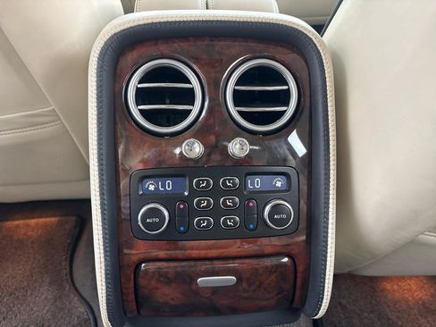 Used 2009 Bentley Flying Spur Flying Spur AWD/4WD image 17