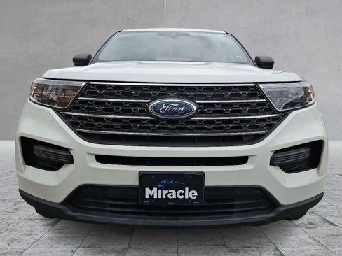 Used 2022 Ford Explorer XLT image 2