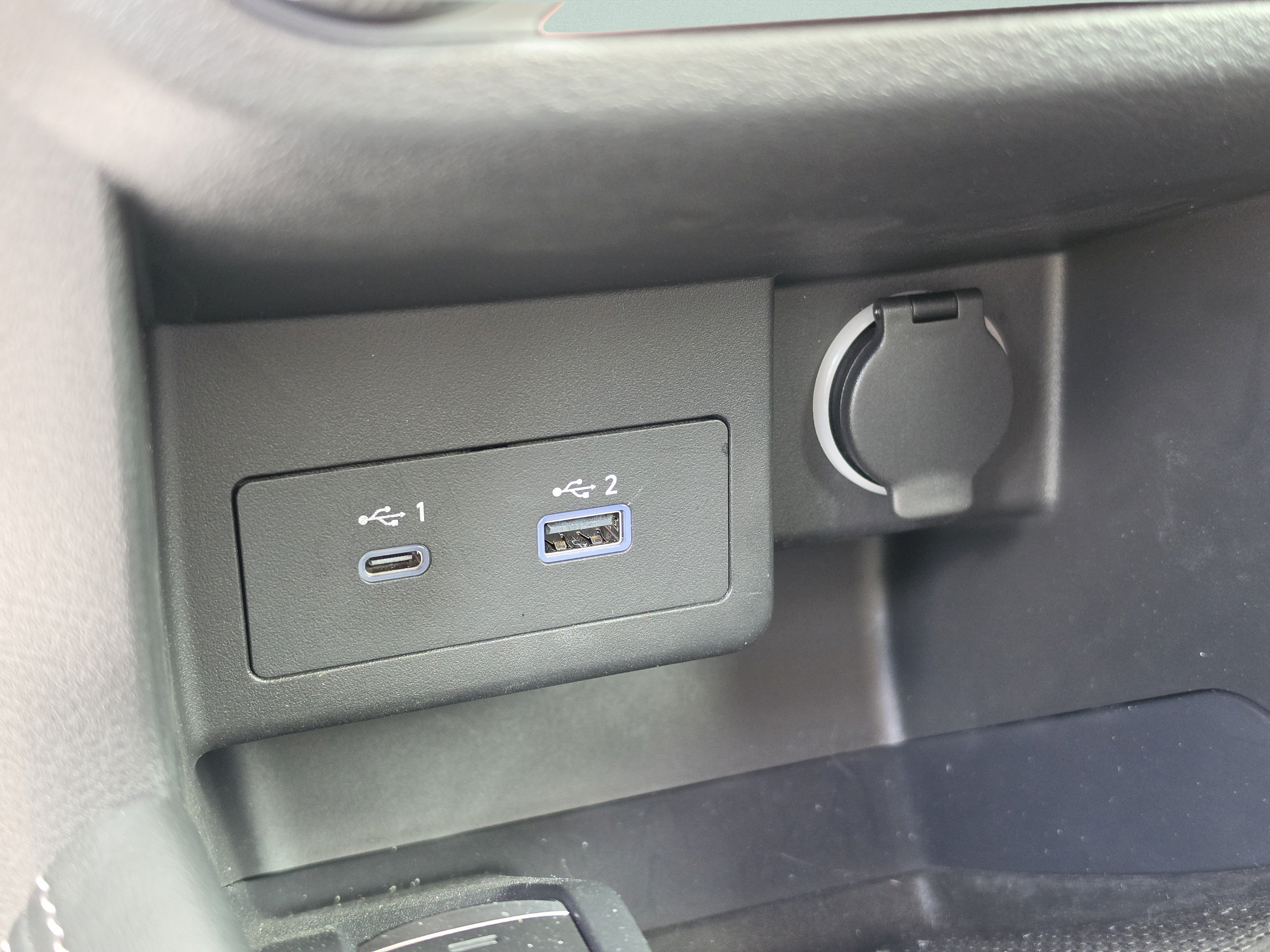 Used 2023 Nissan Kicks SV FWD image 28