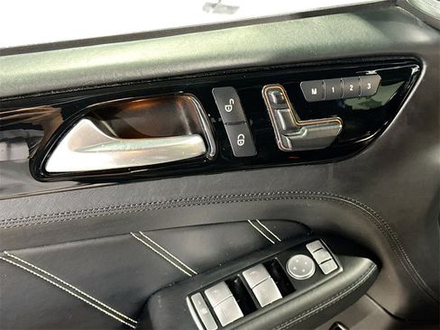 Used 2012 Mercedes-Benz ML 63 AMG 4MATIC image 19