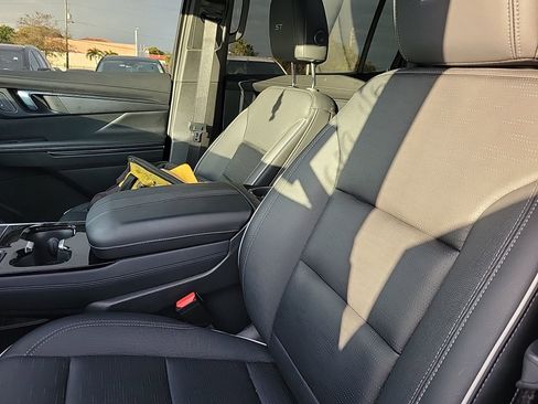 Used 2025 Buick Enclave Sport Touring w/ Power Package image 25